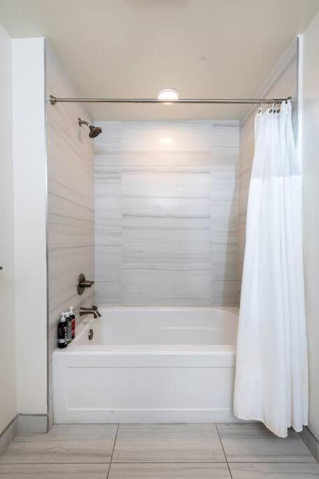 Luxurious Penthouse In Beverly Hills - Sleeps 10 Appartement